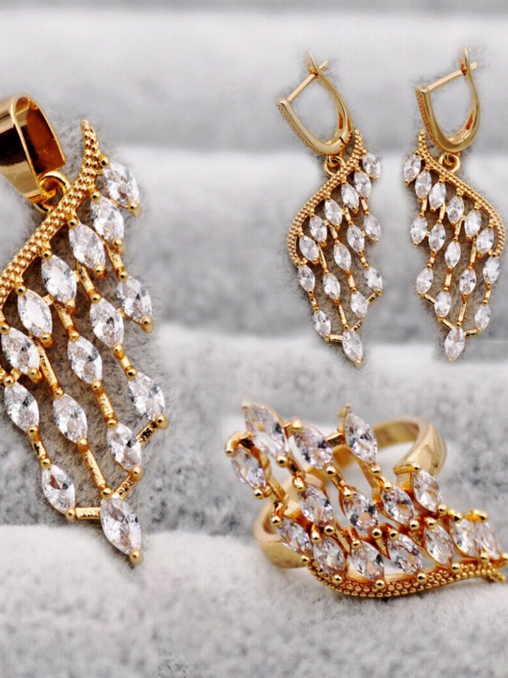 18K Yellow Gold Filled Feather Wing Wave White Diamond Zircon Ring Gorgeous Gift - Picture 3 of 3